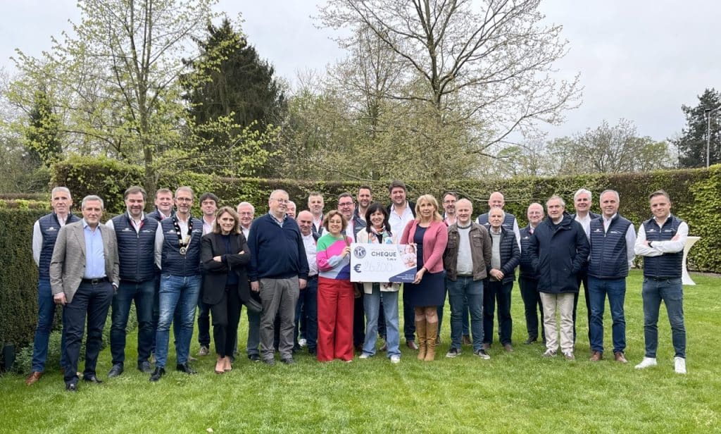 Kiwanis Herentals schenkt aan het Olivia fund