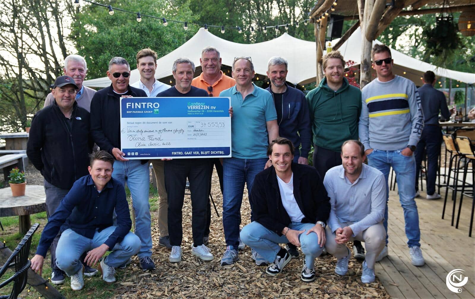 Olivia Classic-wielervrienden : recordbedrag cheque van €34.555 voor het Olivia Fund